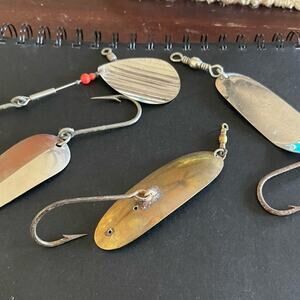 Misc vintage fishing lures & hooks set of 6